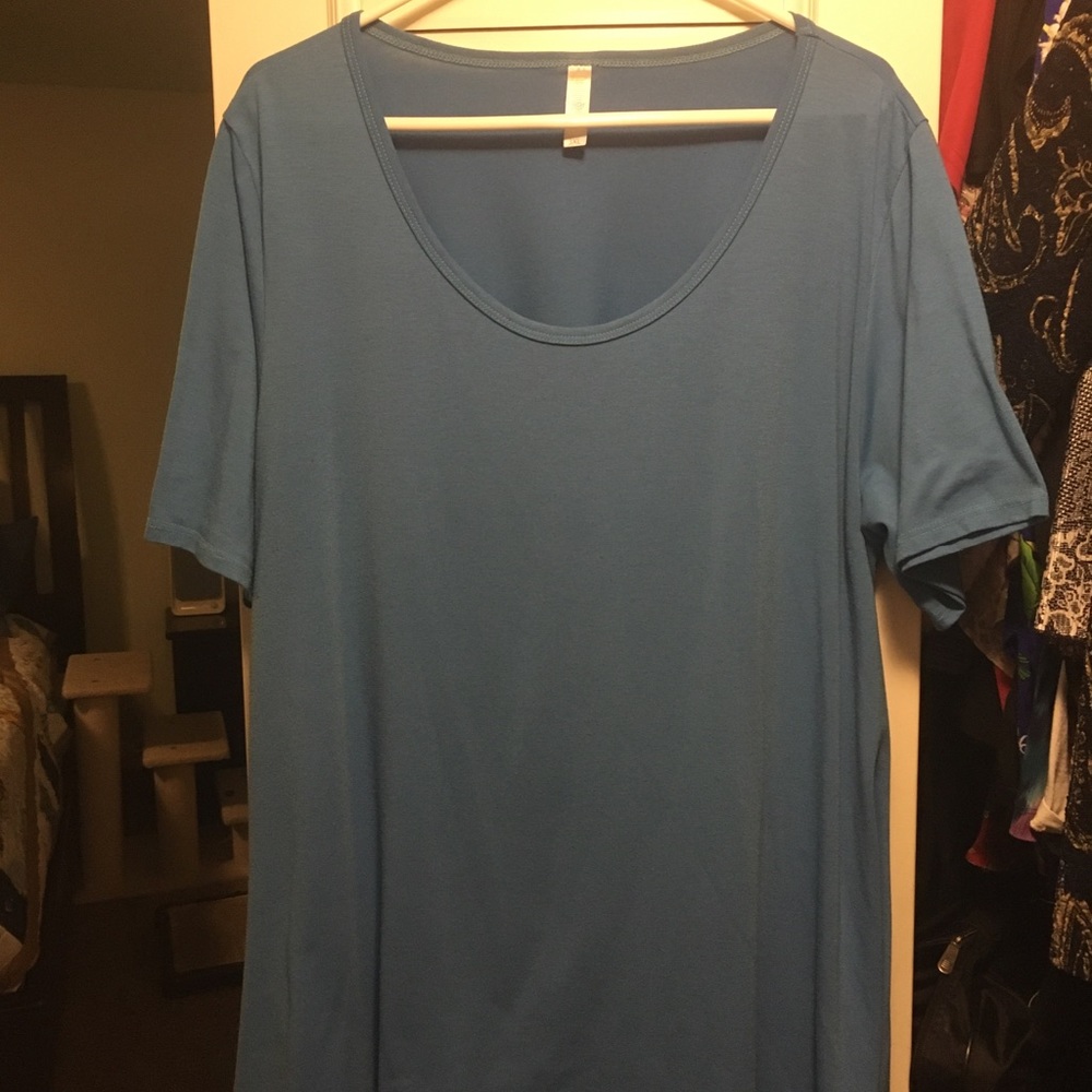 Lula Roe short sleeve plus size tee